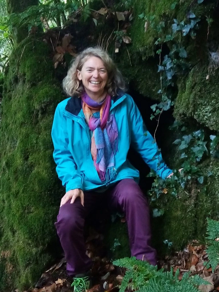 Frédérique Le Bellour souriante dans la nature